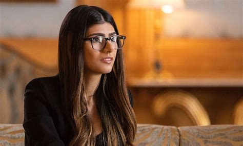 how old was mia khalifa when she started porn|Mia Khalifa explained: The former pornstar making headlines